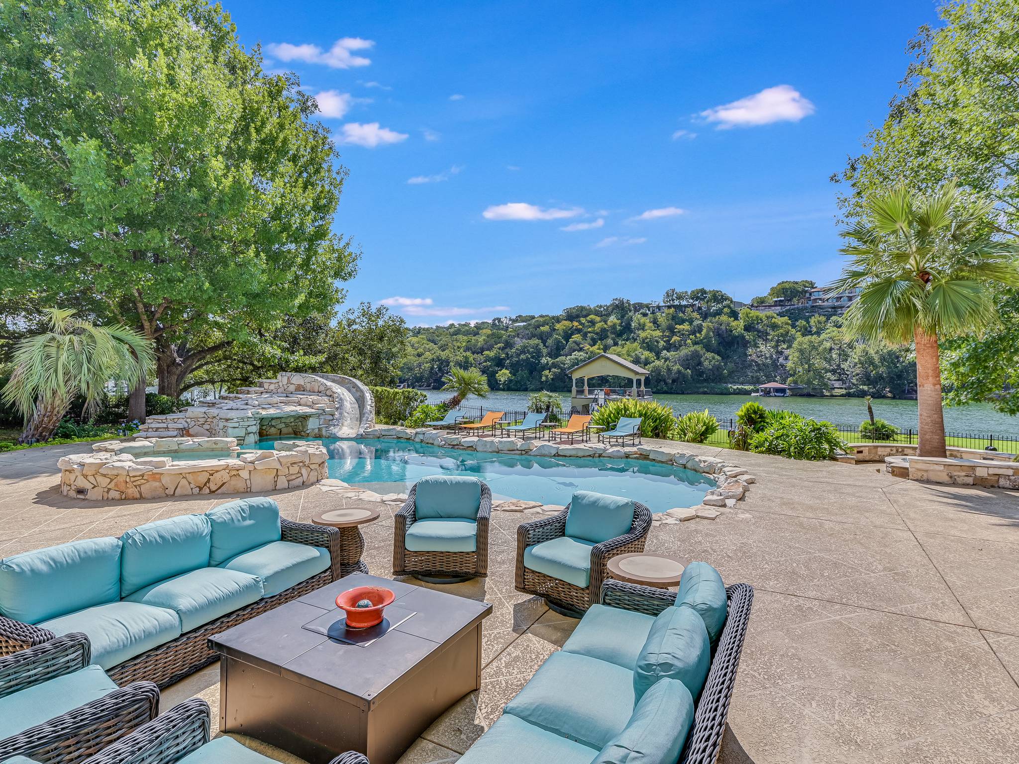 Janis Villa - Image 36