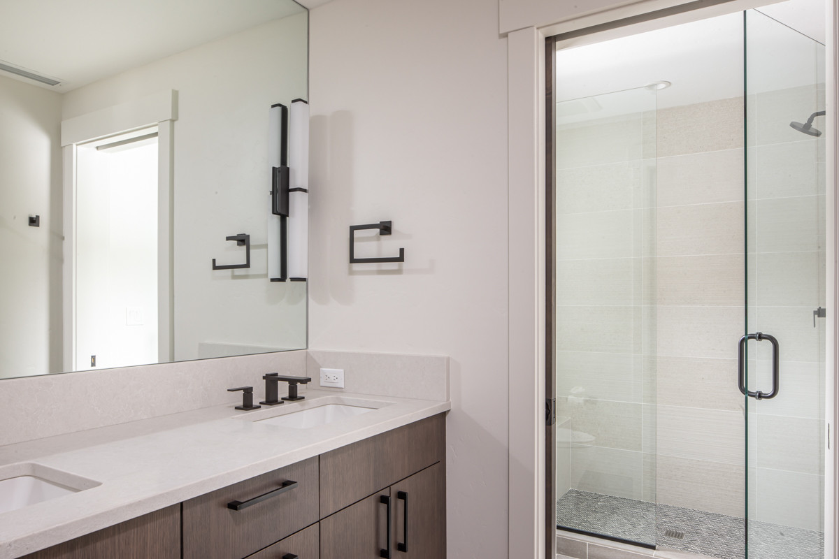 Lone Mountain House - Image 10