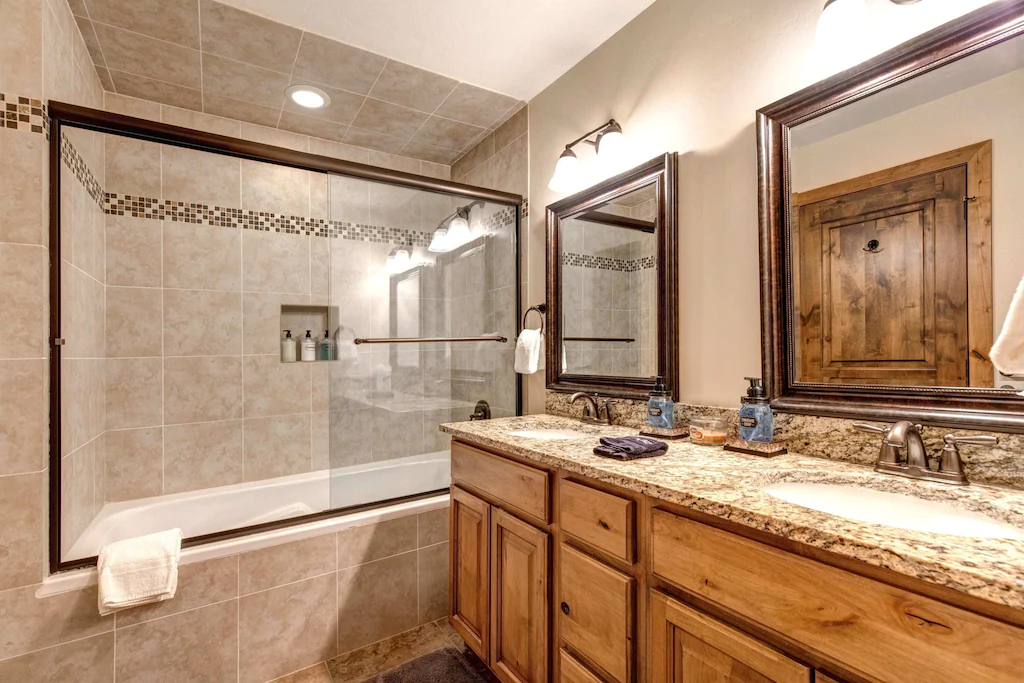 Warnick Manor - Image 26