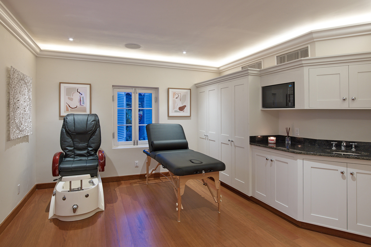 Sea Breeze Manor - Image 24