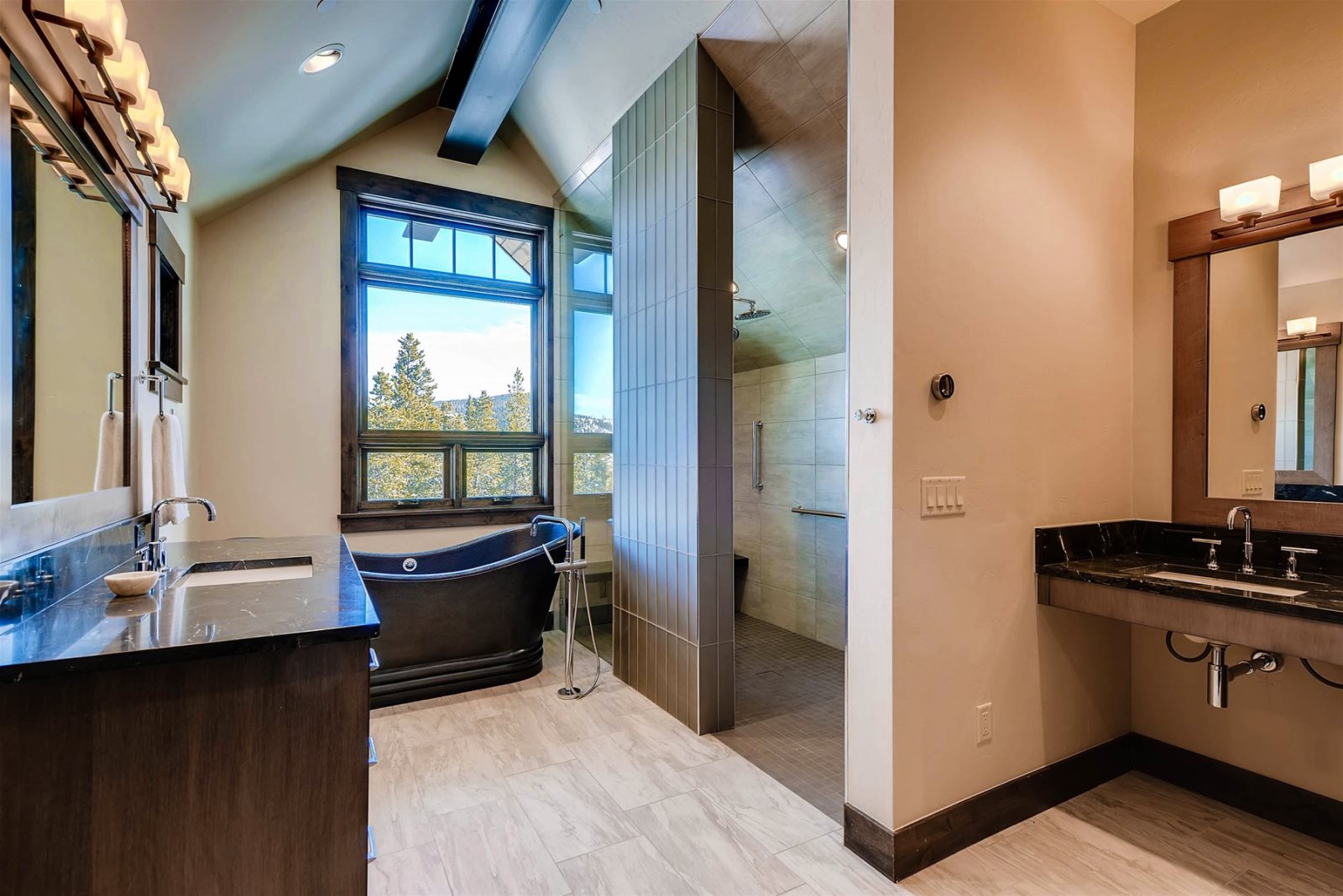 Iron Manor - Image 15