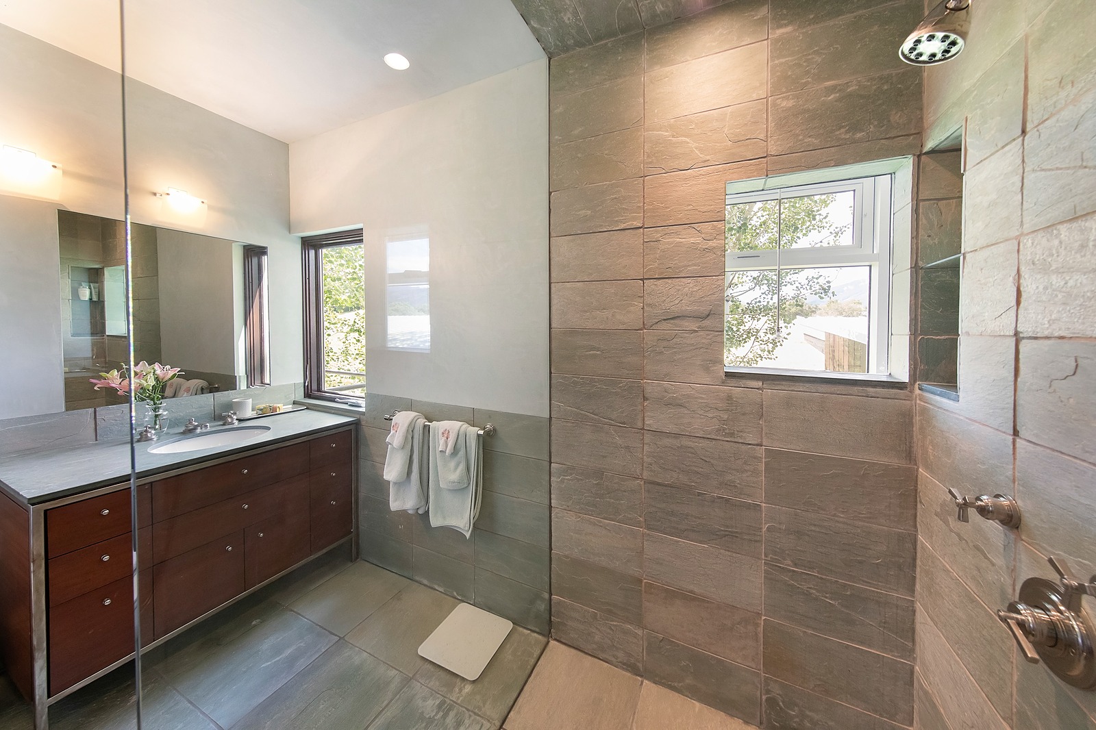 Nell Villa - Image 39