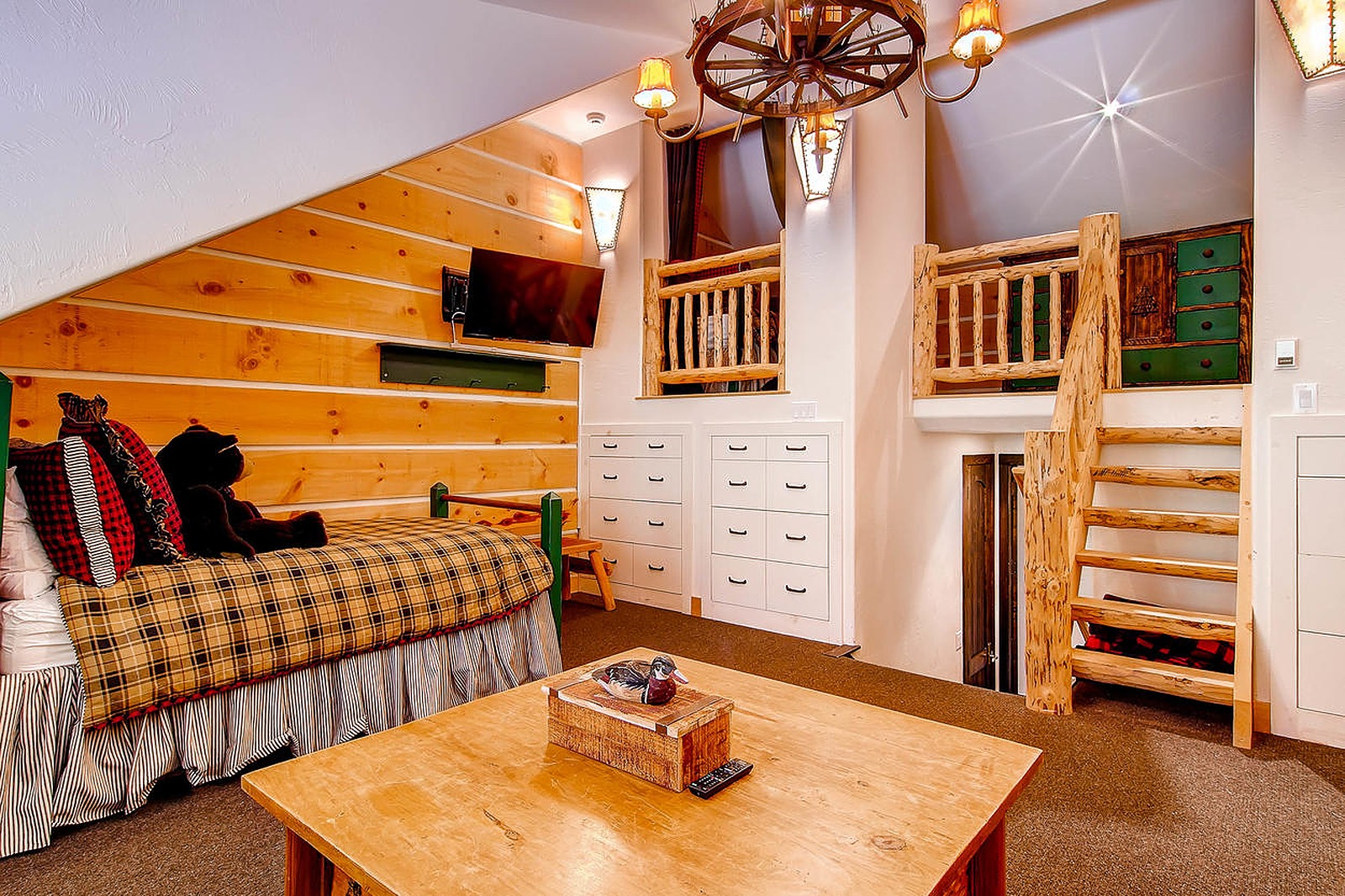 Country Club Manor - Image 17