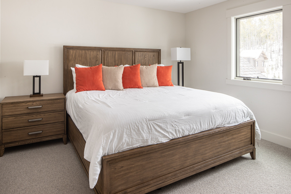 Lone Mountain House - Image 14