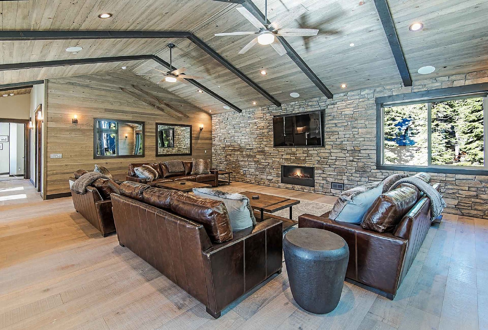 Trail Manor - Image 8