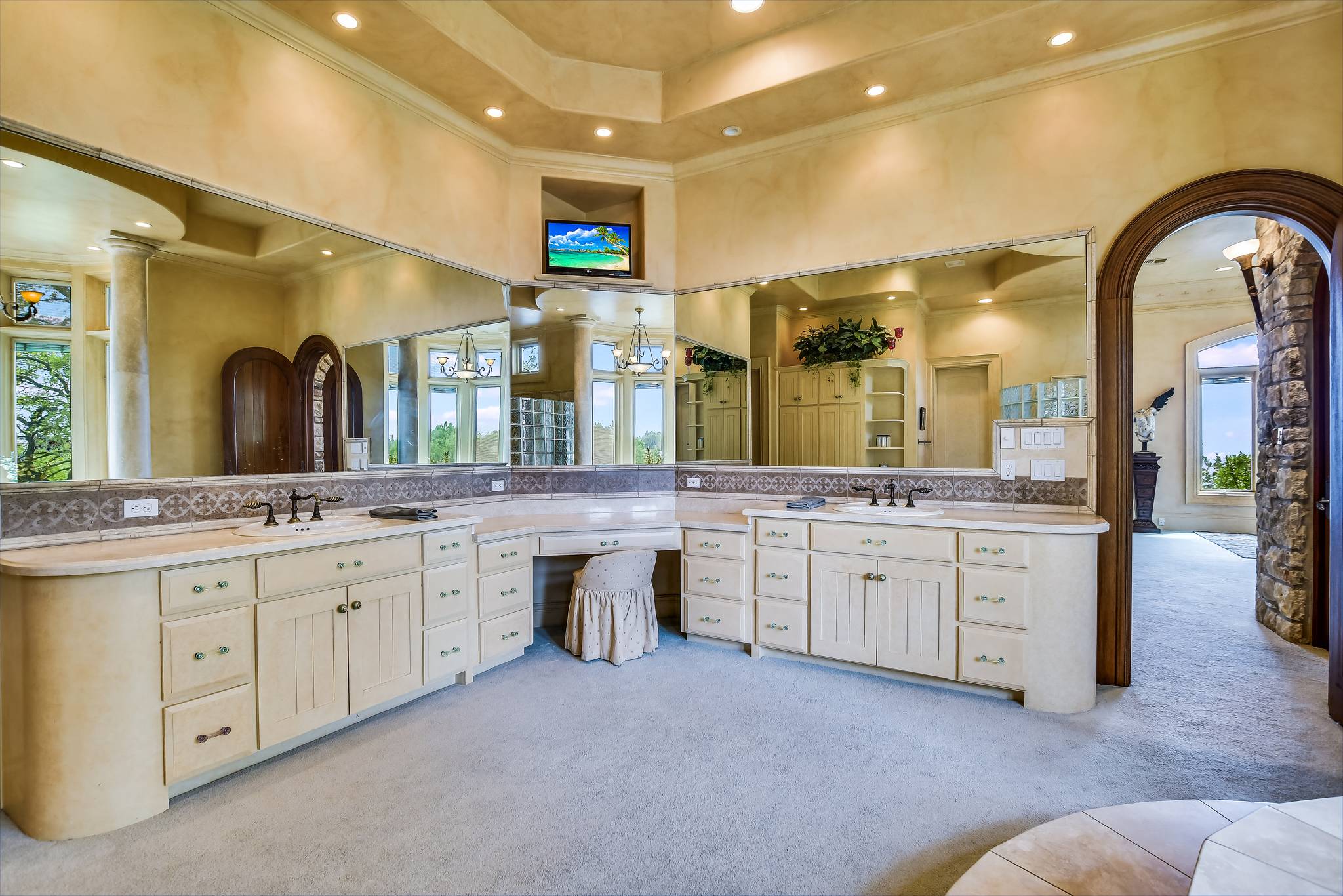 Vaughan Manor - Image 31