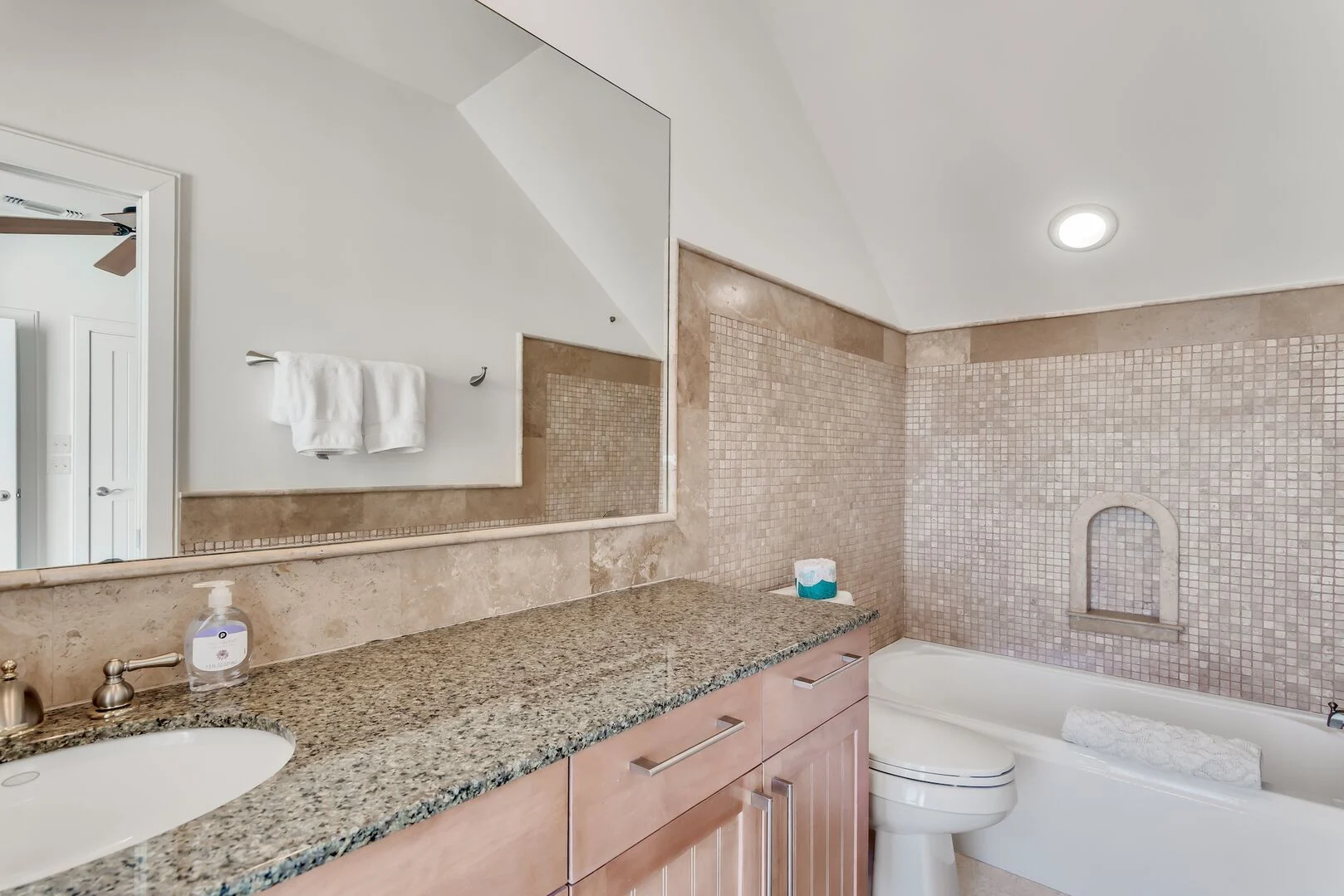 Main Street Penthouse - Image 15