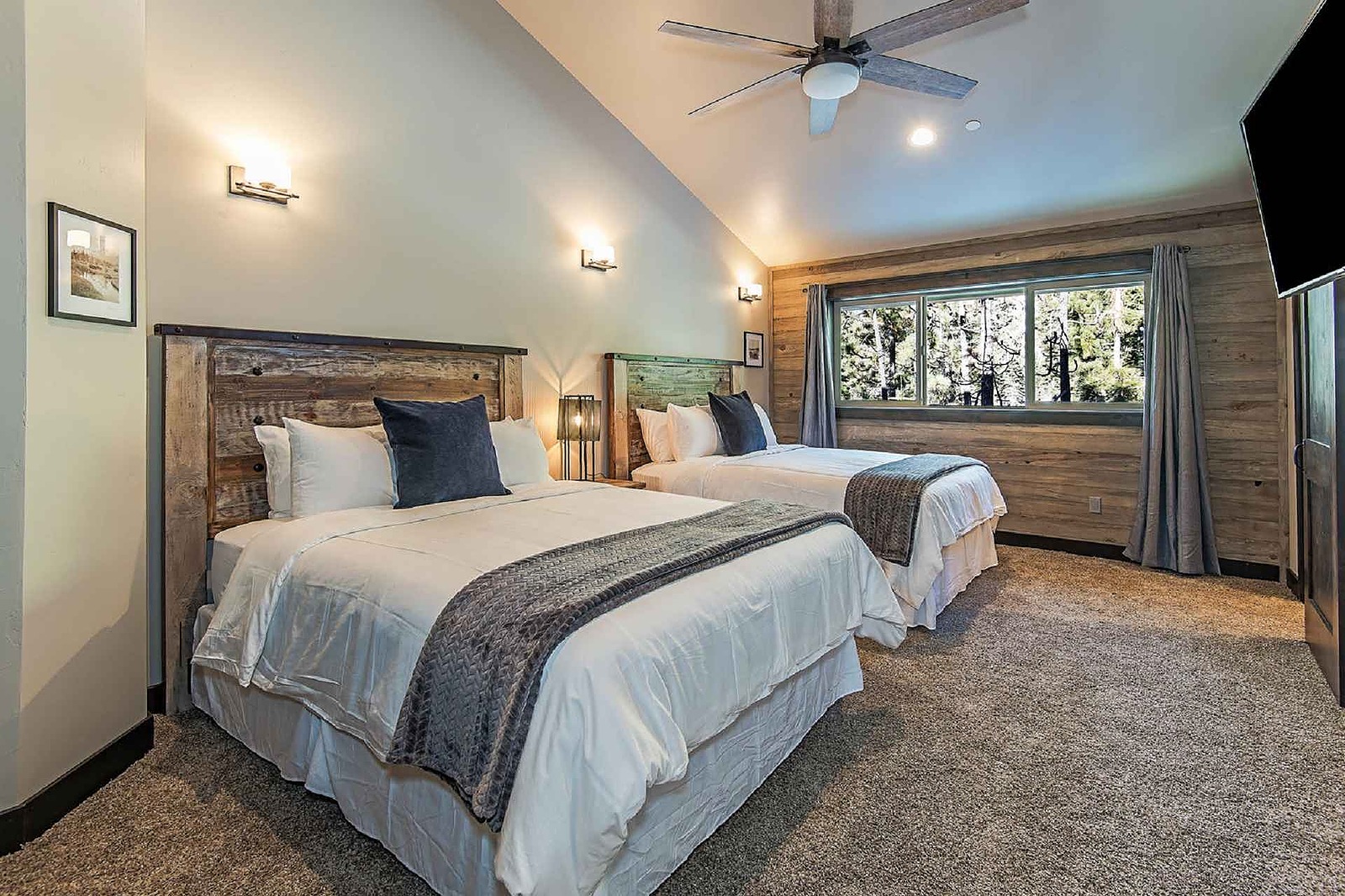 Trail Manor - Image 32