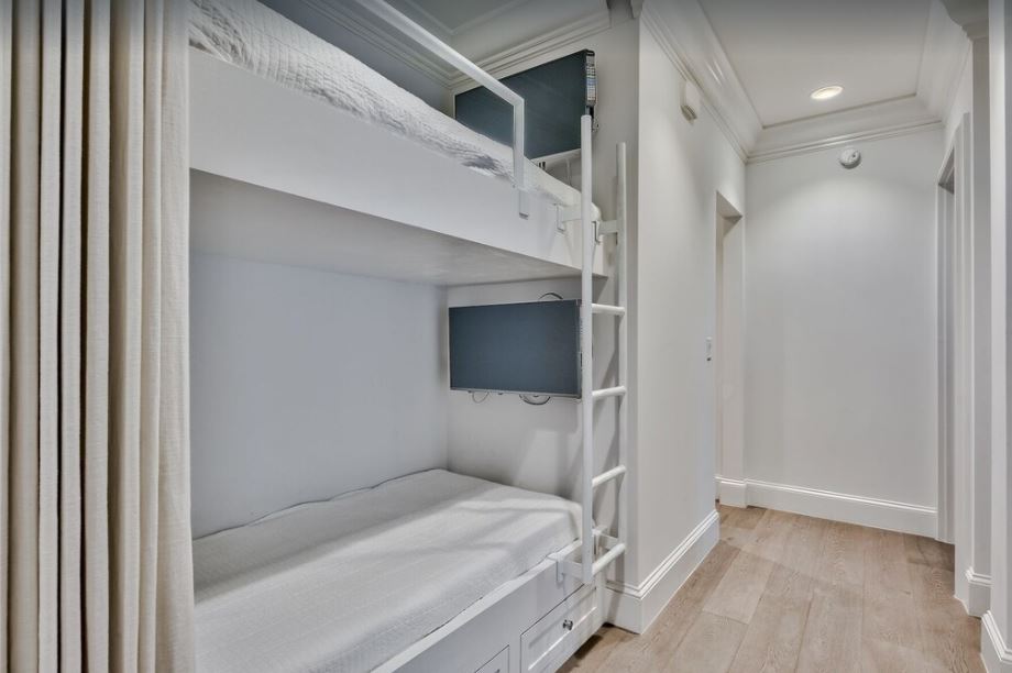 Barrett Home - Image 24