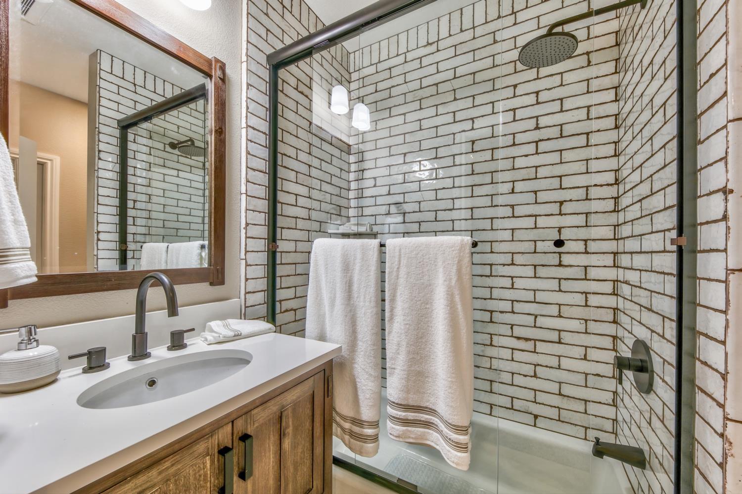 Barton House  - Image 26