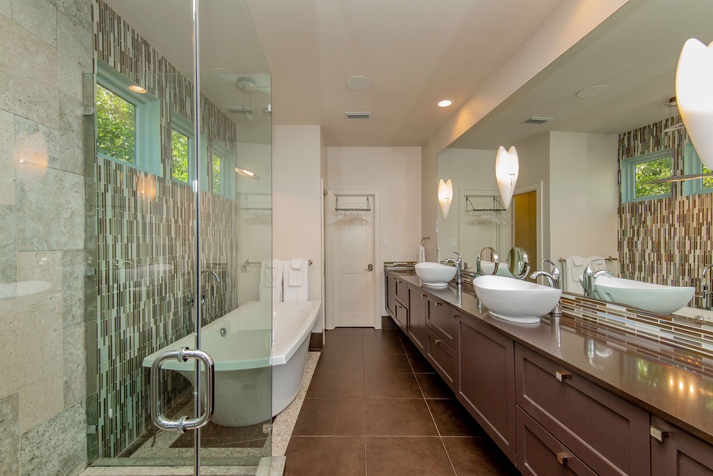 Lakeshore Place - Image 17