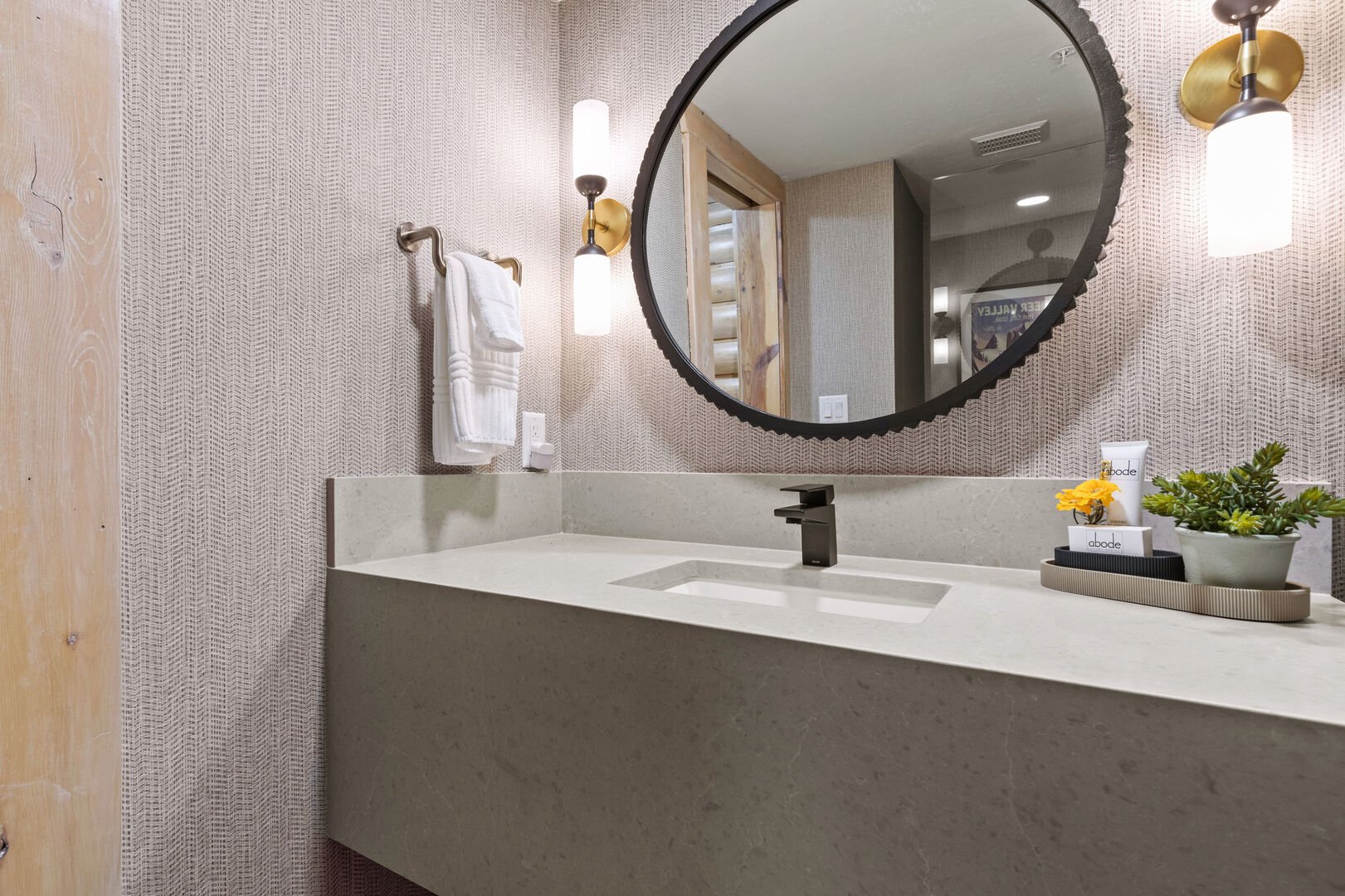 Silver Lake Home - Image 34