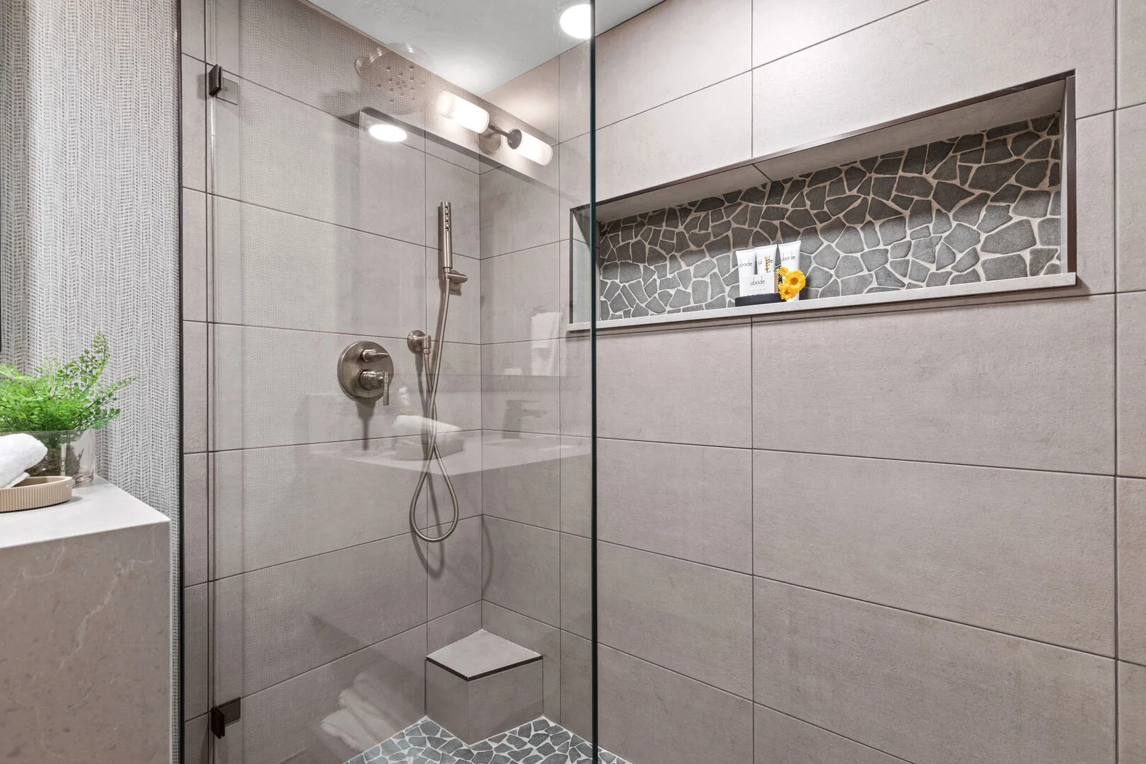 Silver Lake Home - Image 29