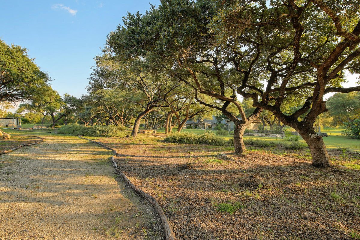 Spring Manor - Image 40