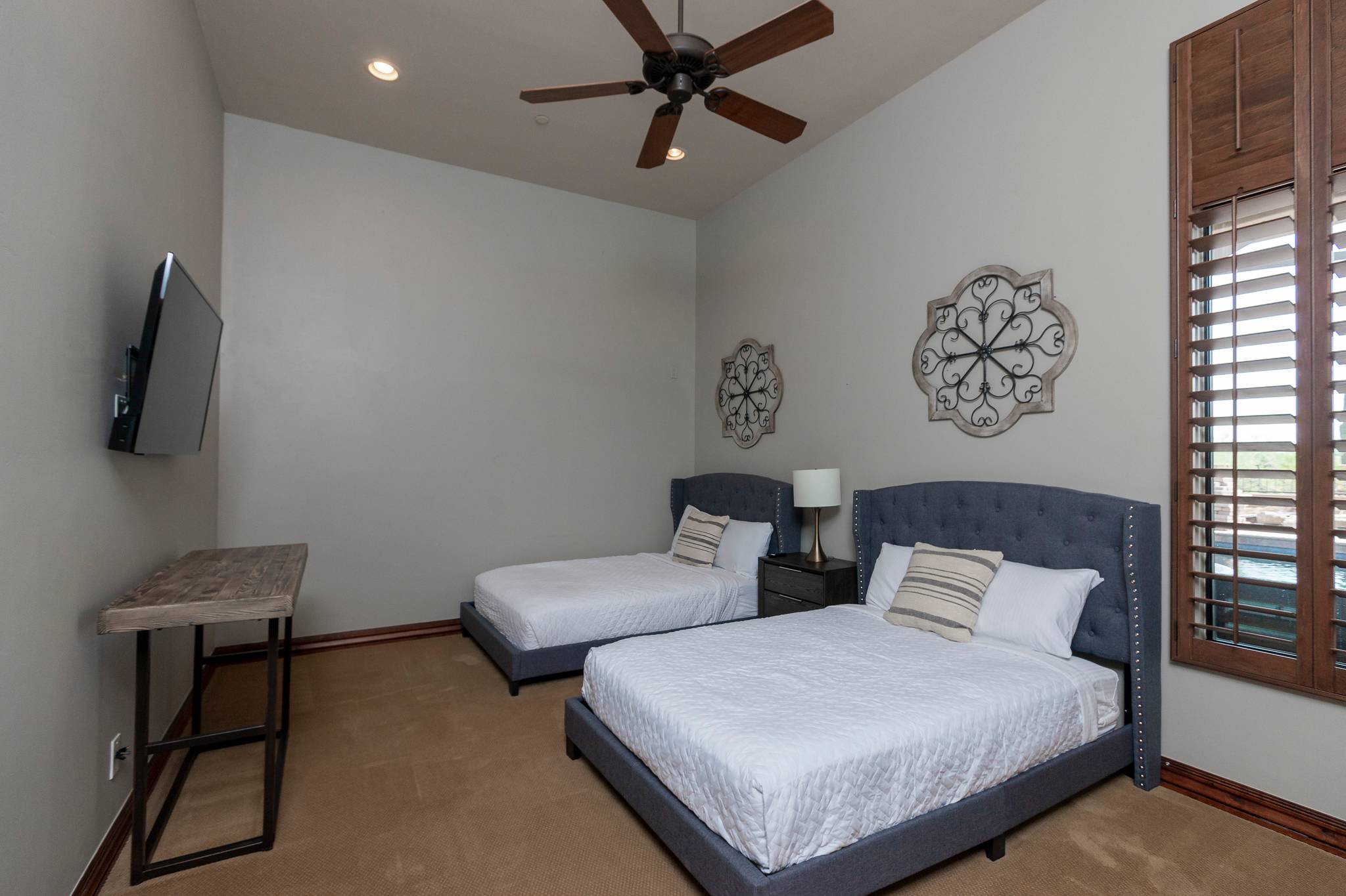 Pinnacle Vista Manor - Image 30