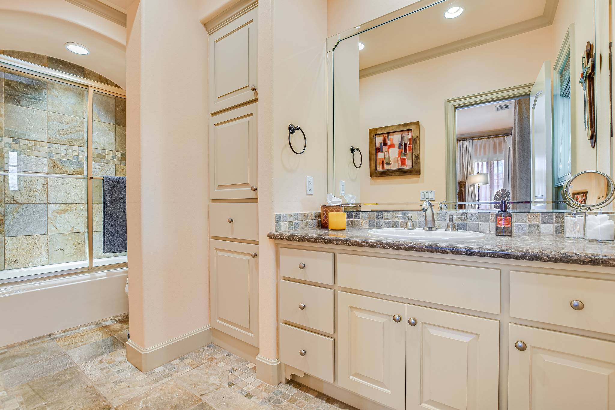 Janis Villa - Image 31