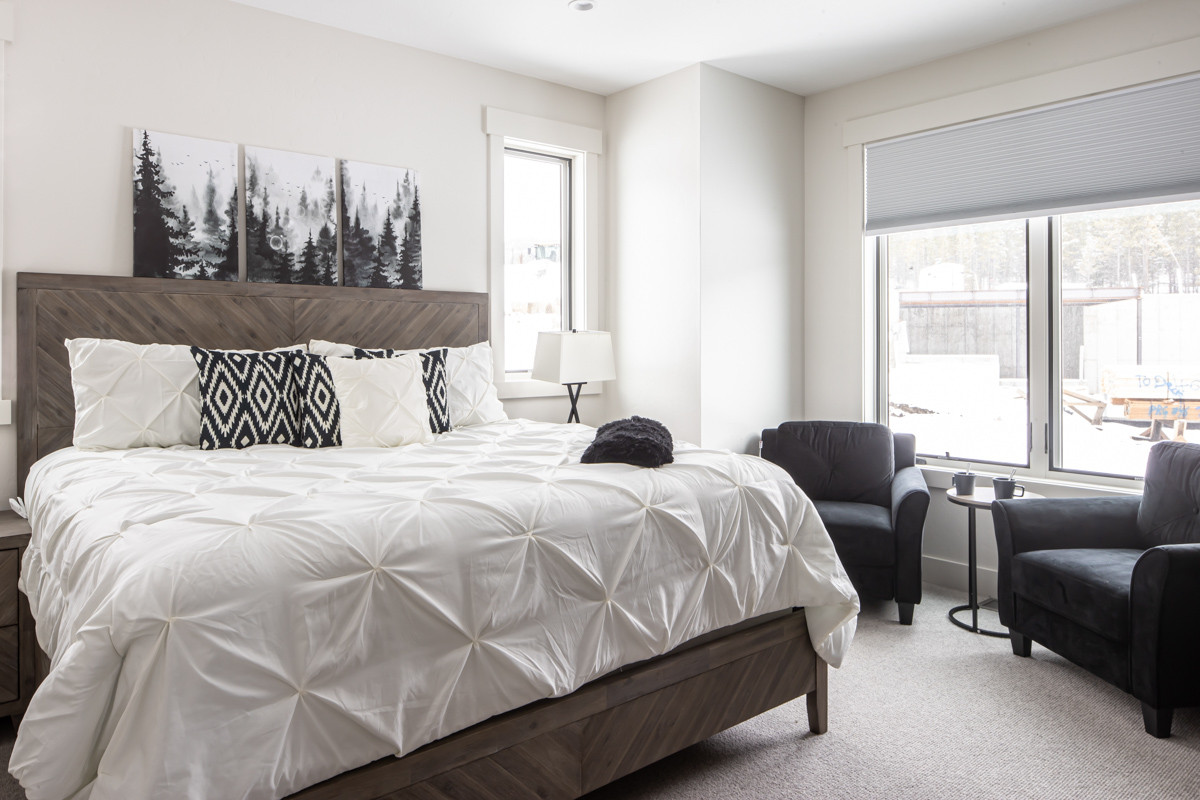 Lone Mountain House - Image 11