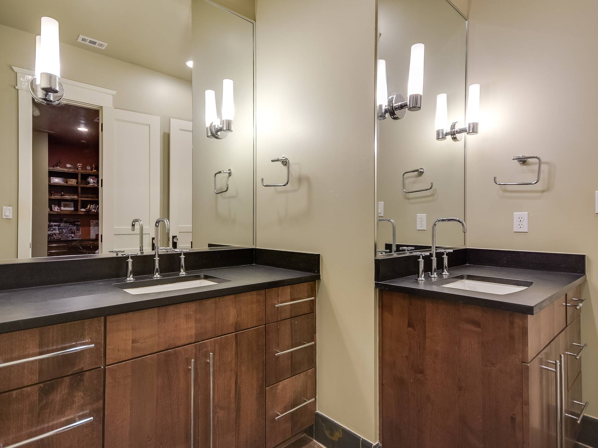 Walker Manor - Image 21