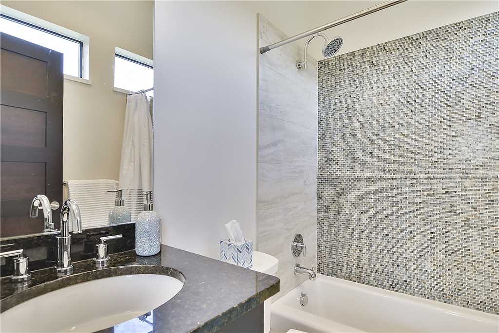 Robbins House - Image 17