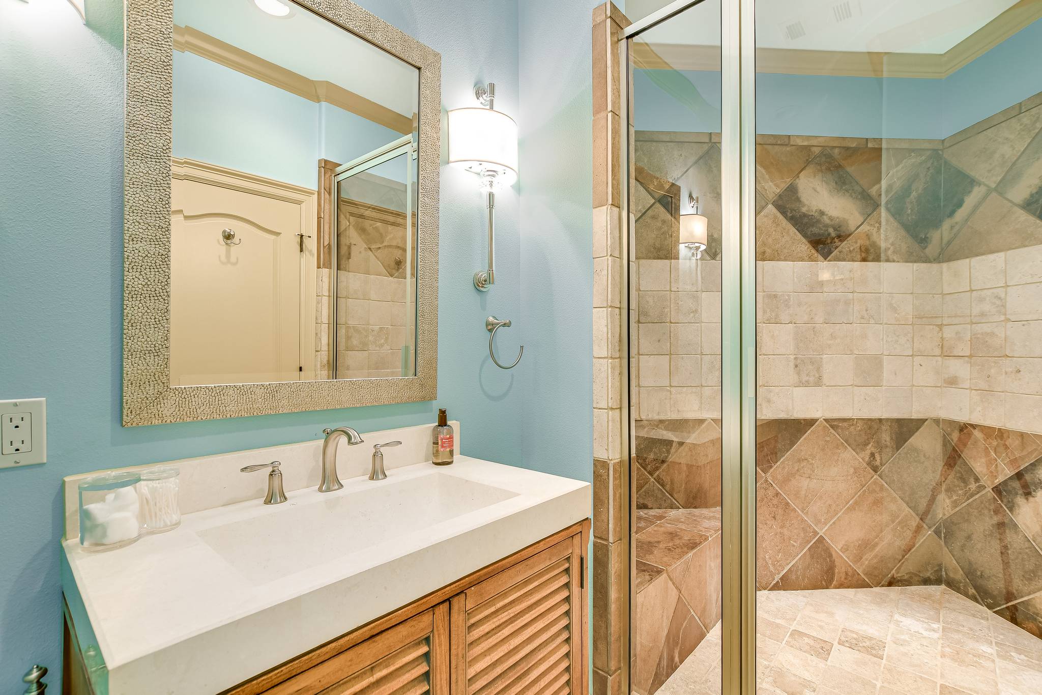 Janis Villa - Image 28