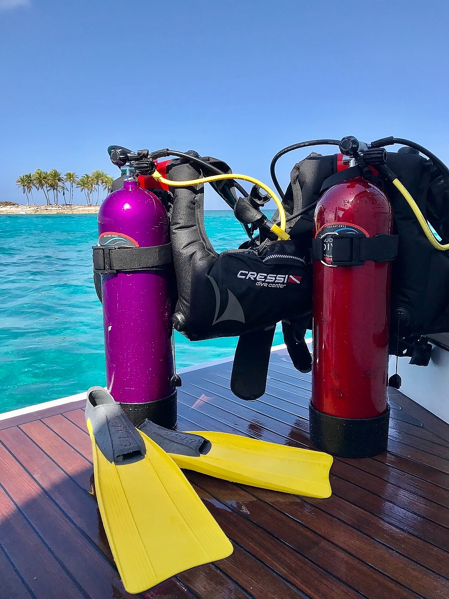 Equinox Yacht - Image 21