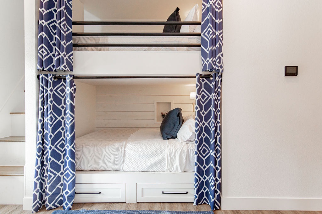 Sundown Manor - Image 63