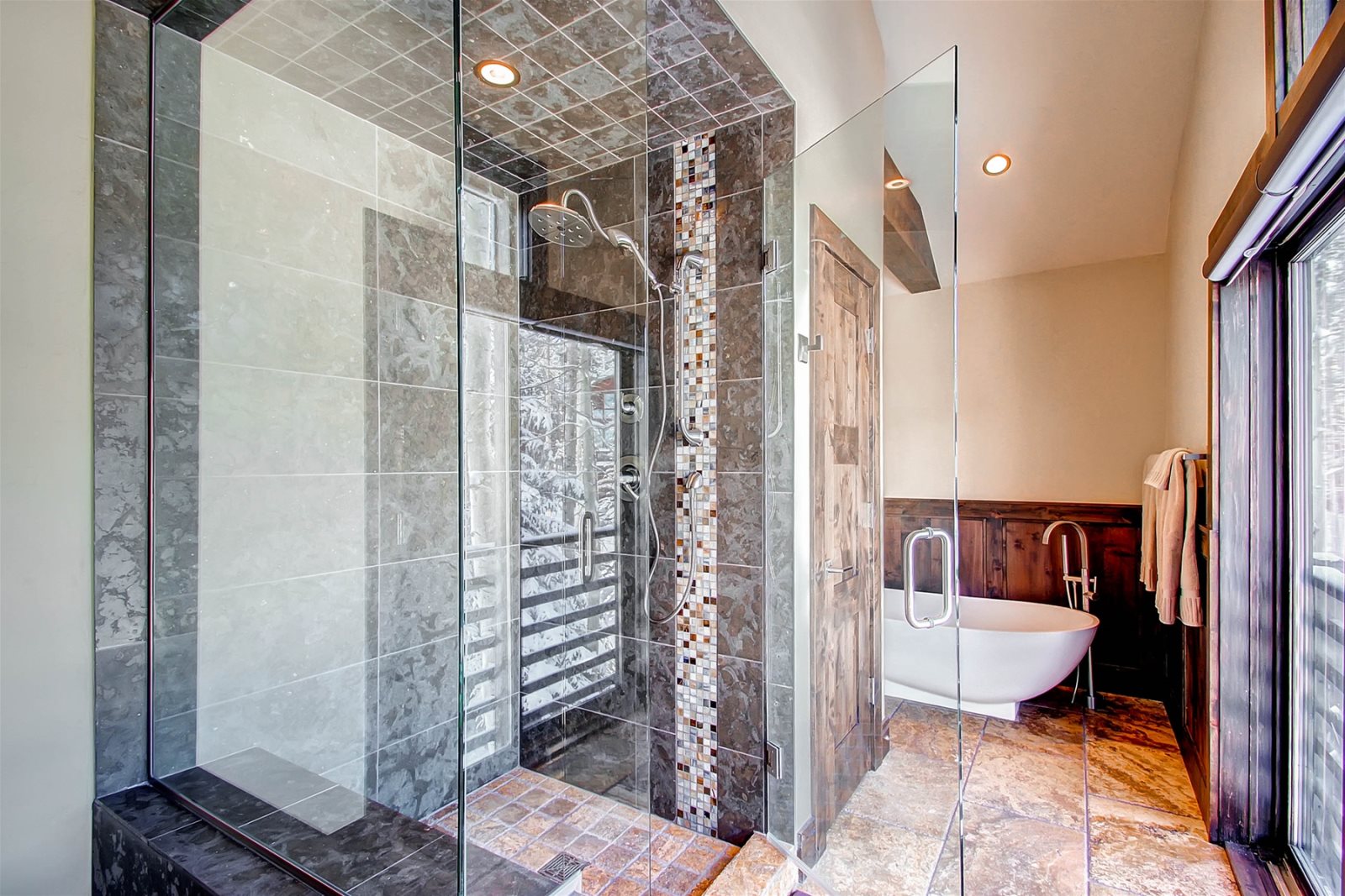 Amber Manor - Image 18