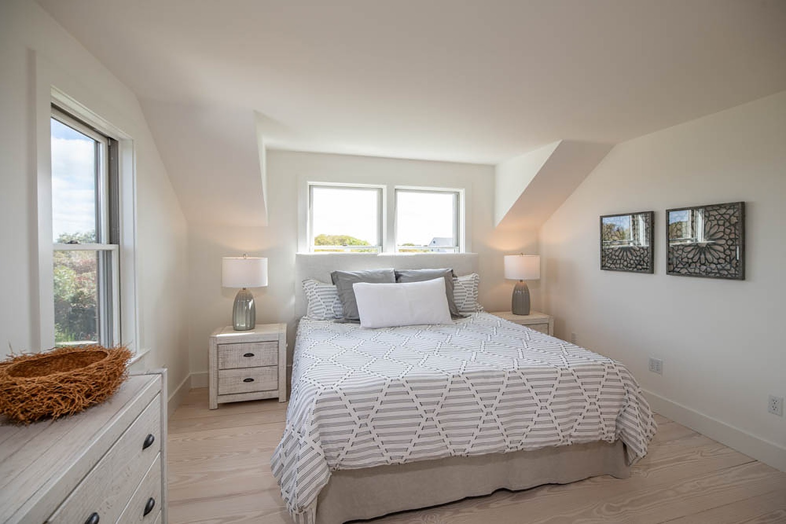 Nevers House - Image 18