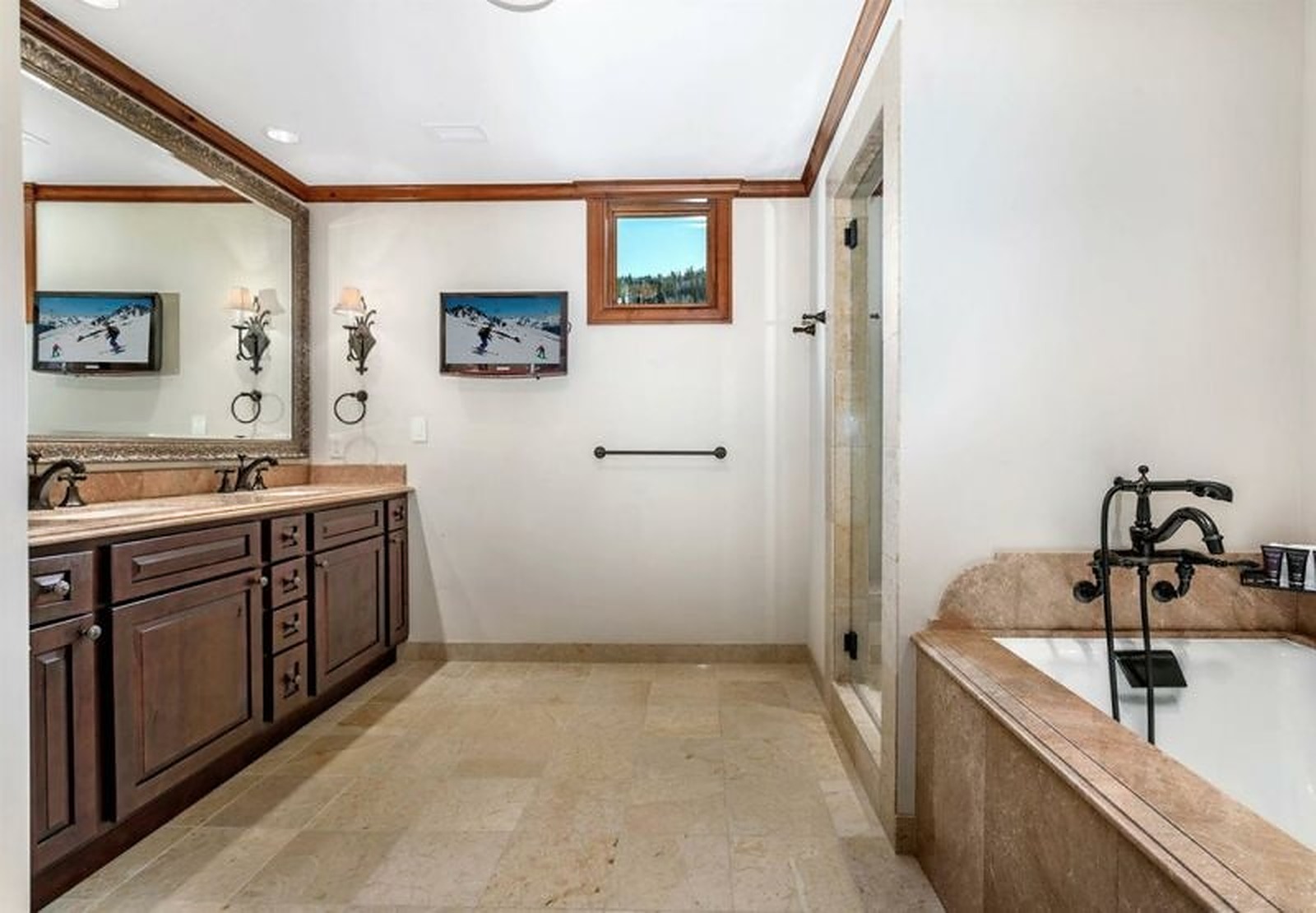 West House - Image 6