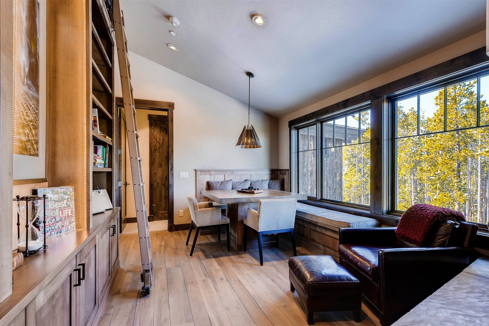 Iron Manor - Image 21