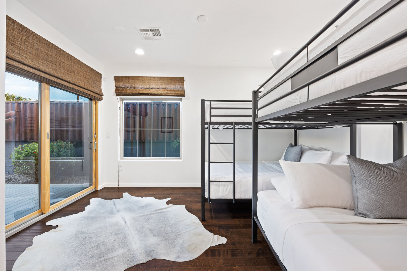 Waterfall House - Image 22