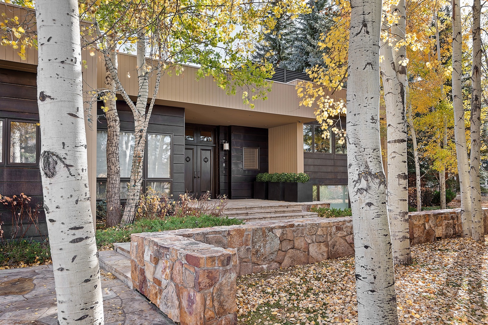 Roaring Manor - Image 3