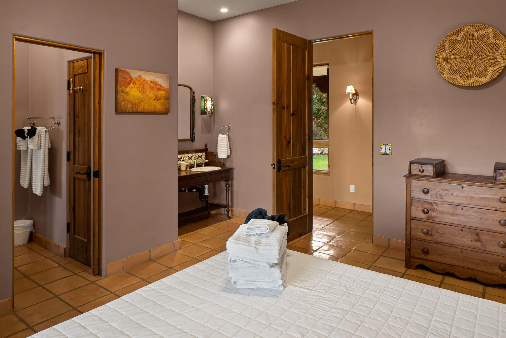 Hotsko House - Image 33