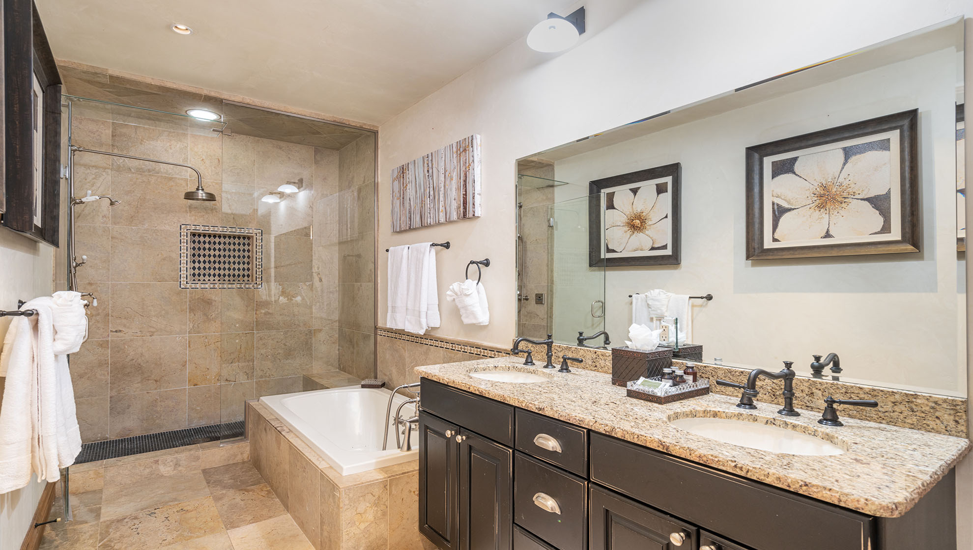 San Joaquin Manor - Image 25