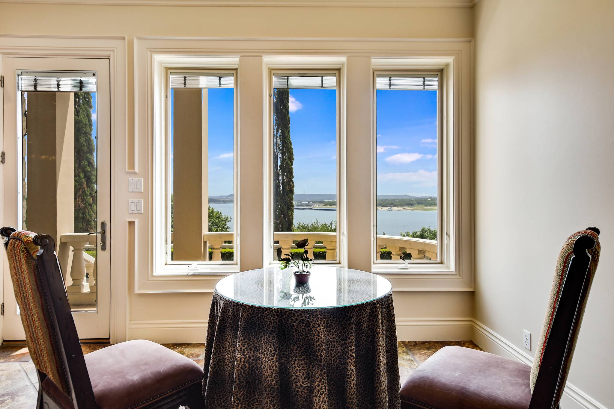 Vaughan Manor - Image 25