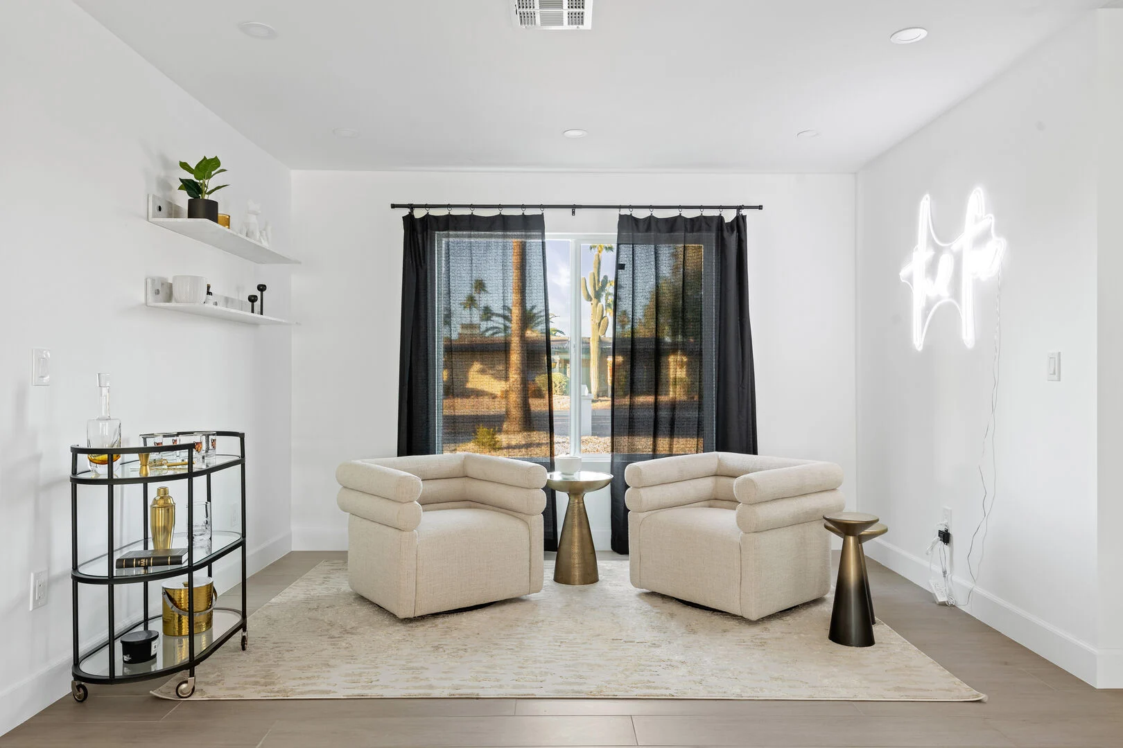 Bee Brush House - Image 5