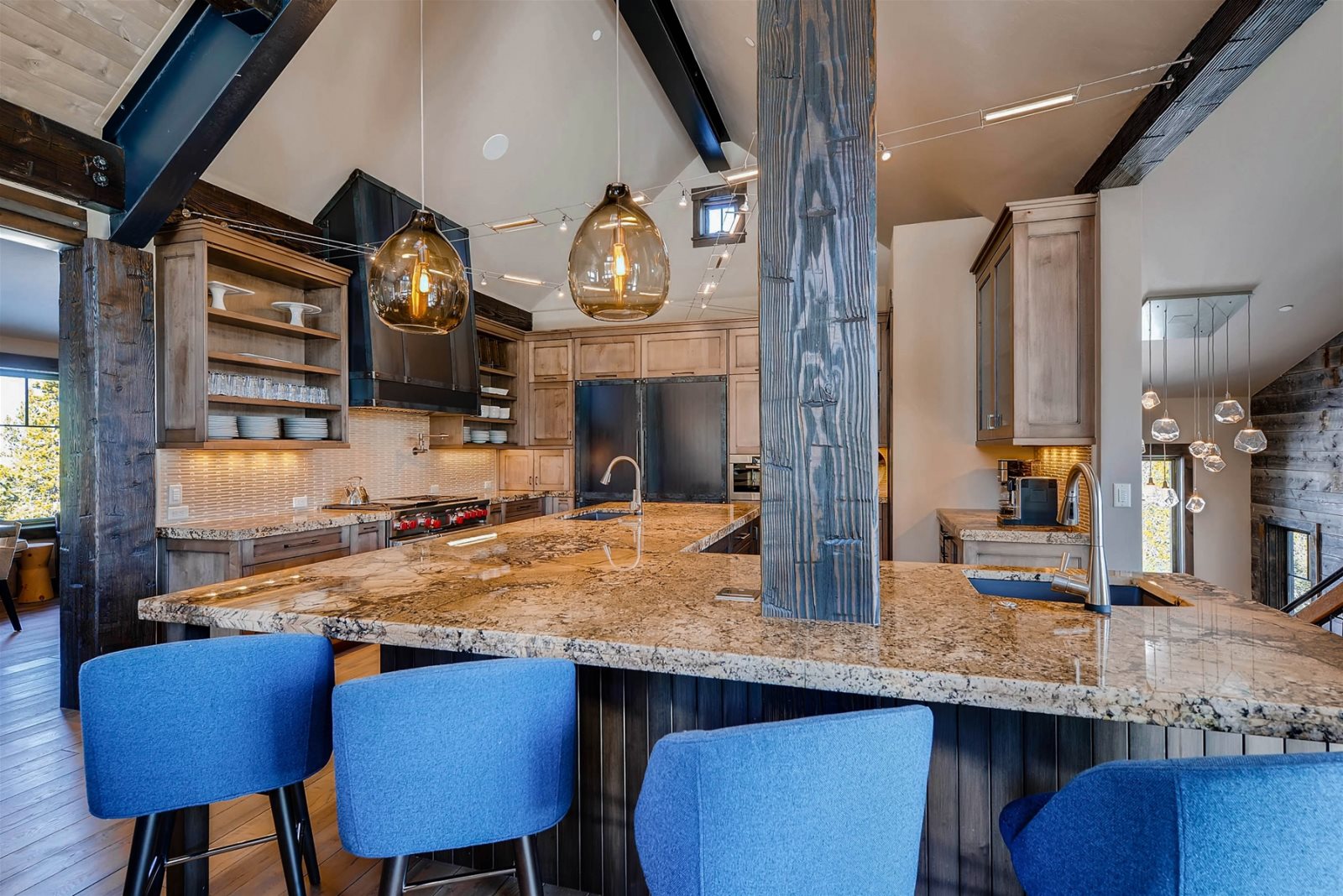 Iron Manor - Image 3