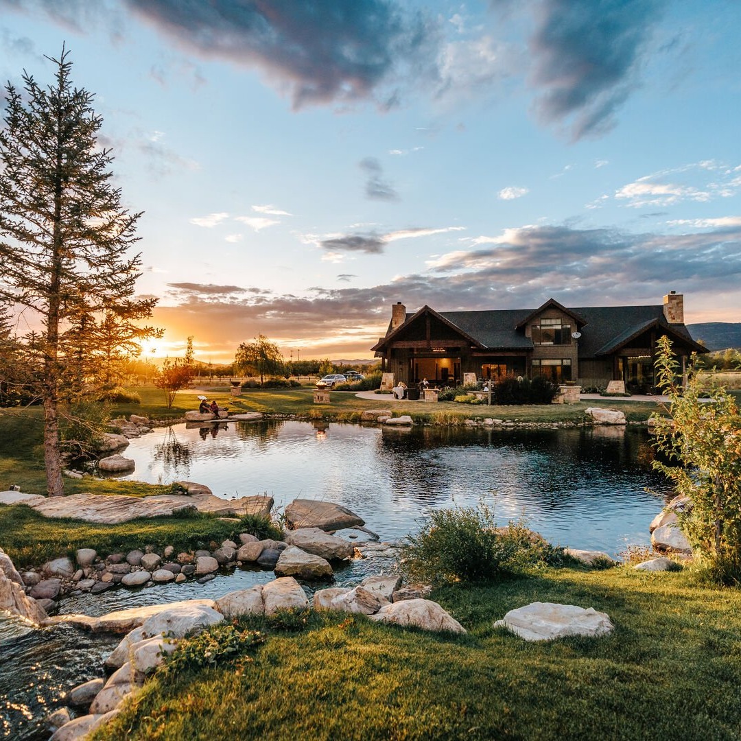 Empire Manor - Image 1