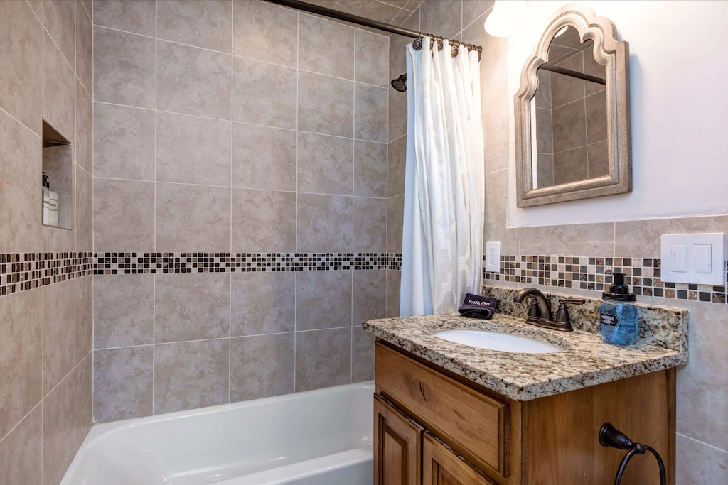 Warnick Manor - Image 35