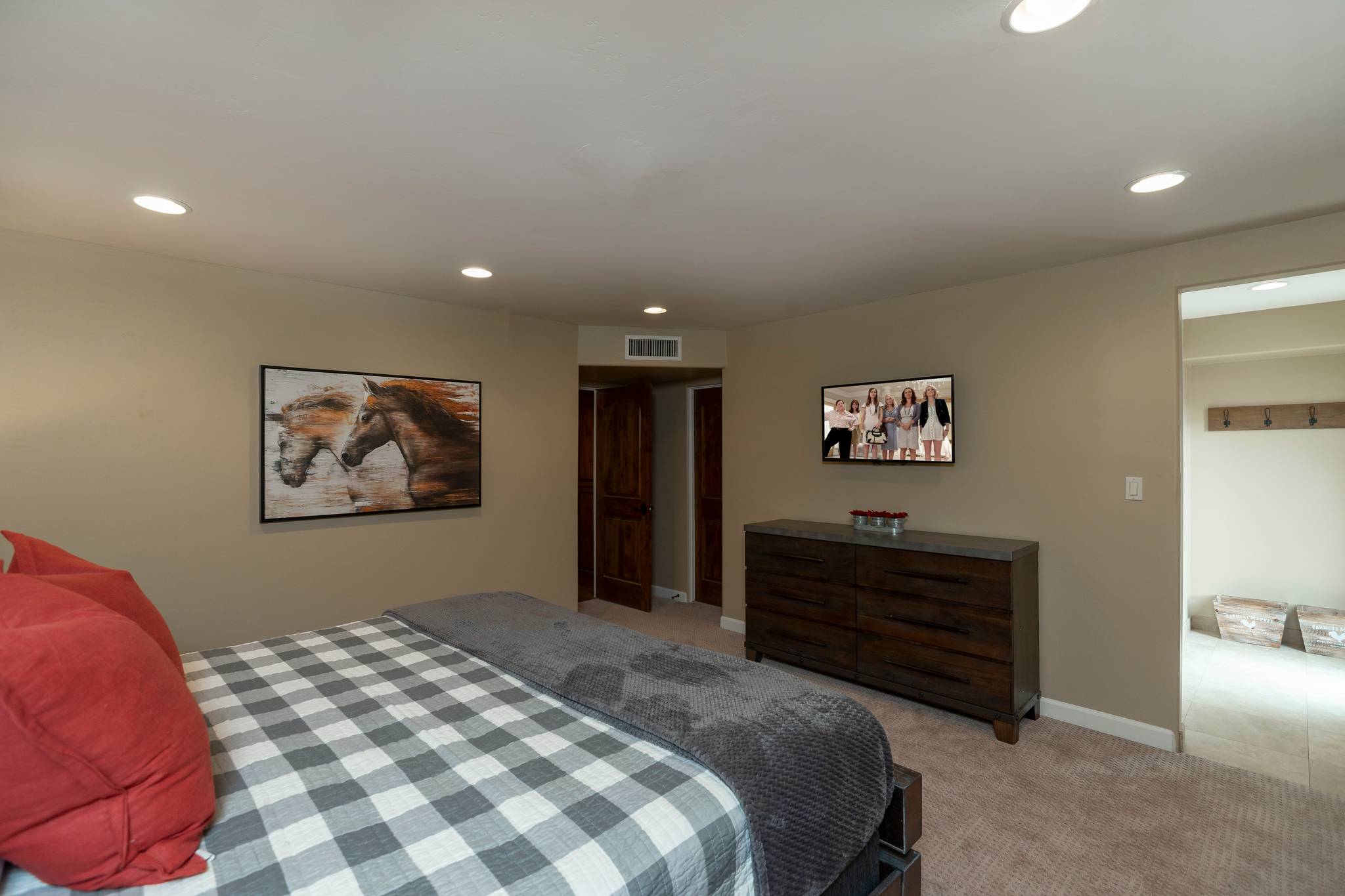 Sunrise Manor - Image 18