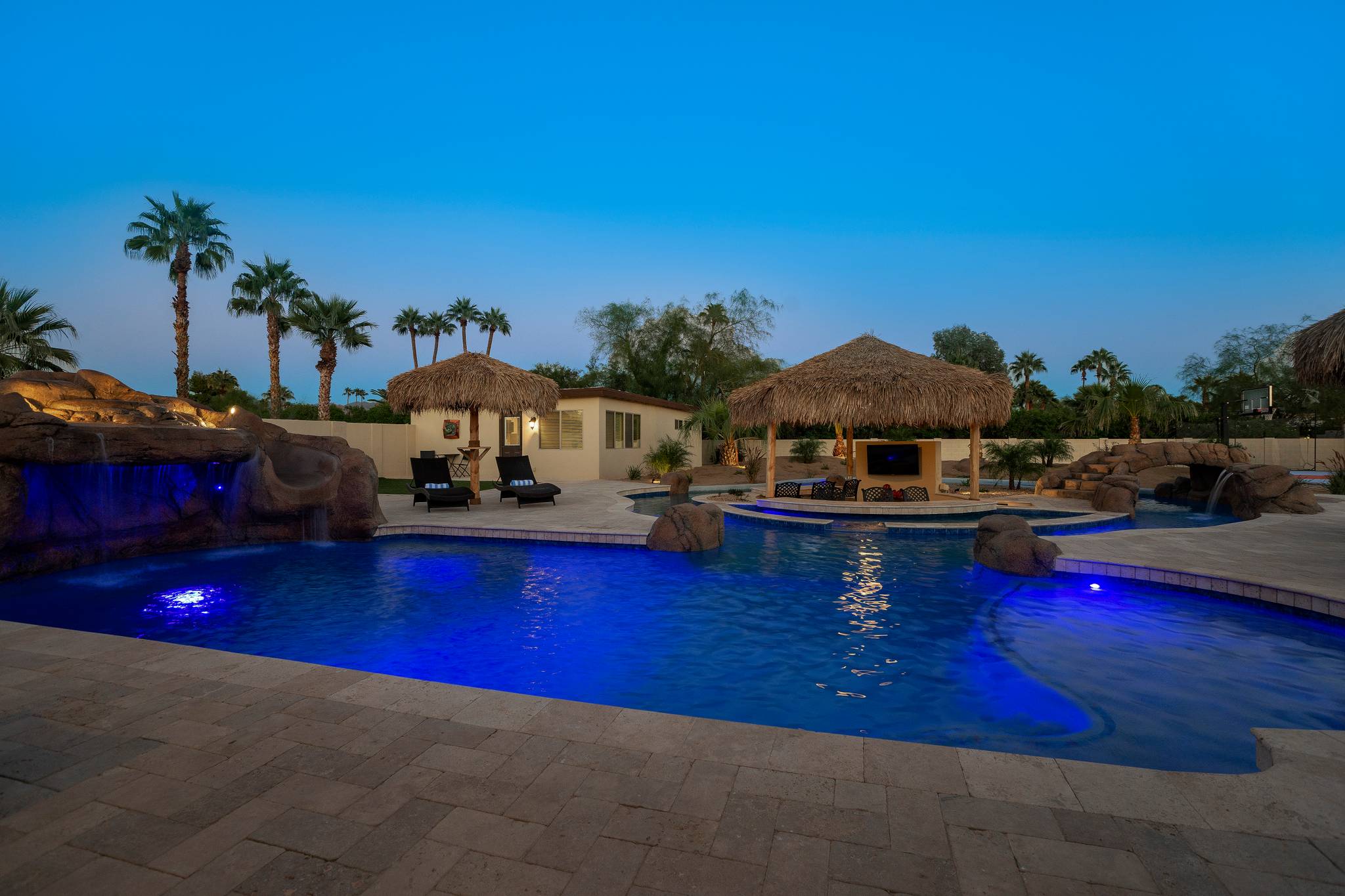 Sunrise Manor - Image 47