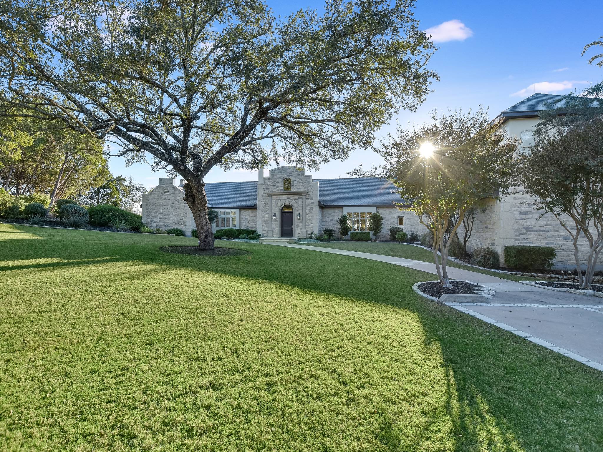 Red Cypress Home - Image 33