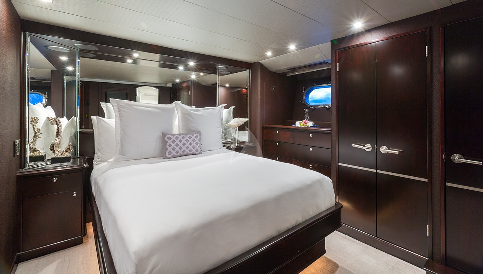 Unbridled Yacht - Image 7