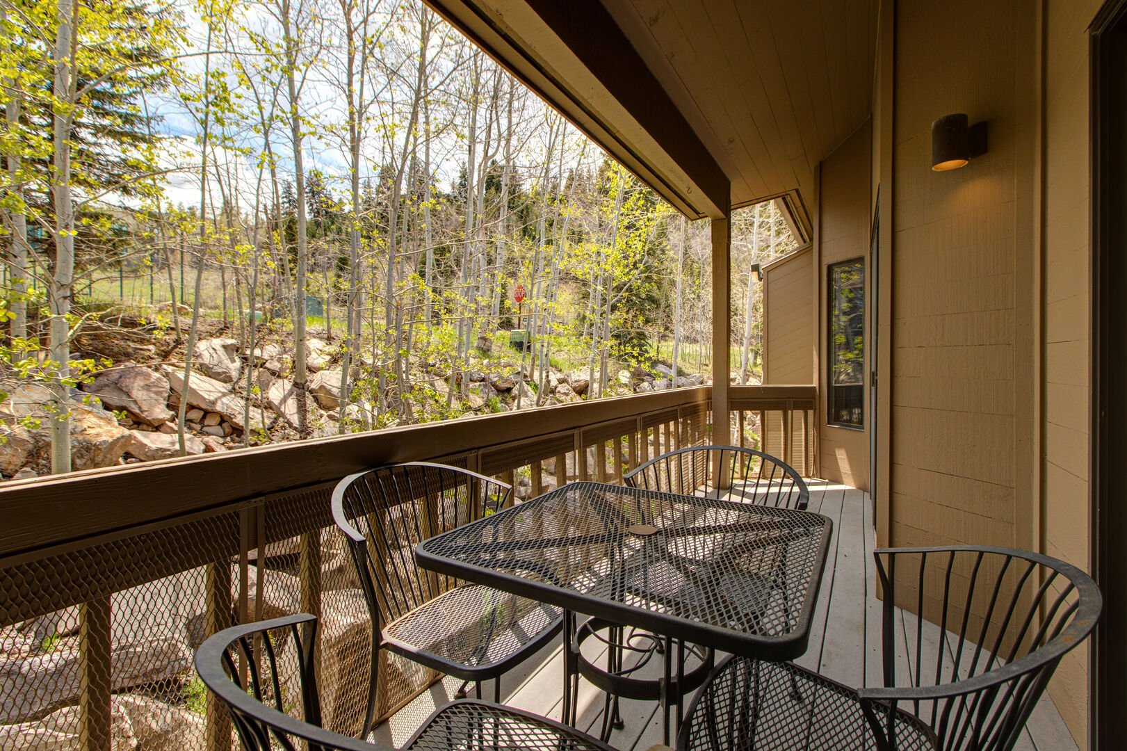 Lakeside Home - Image 11