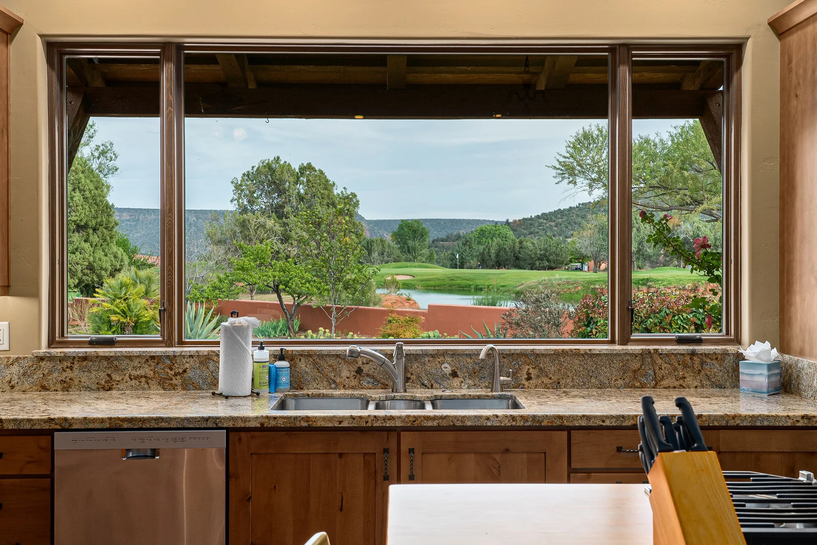 Hotsko House - Image 16