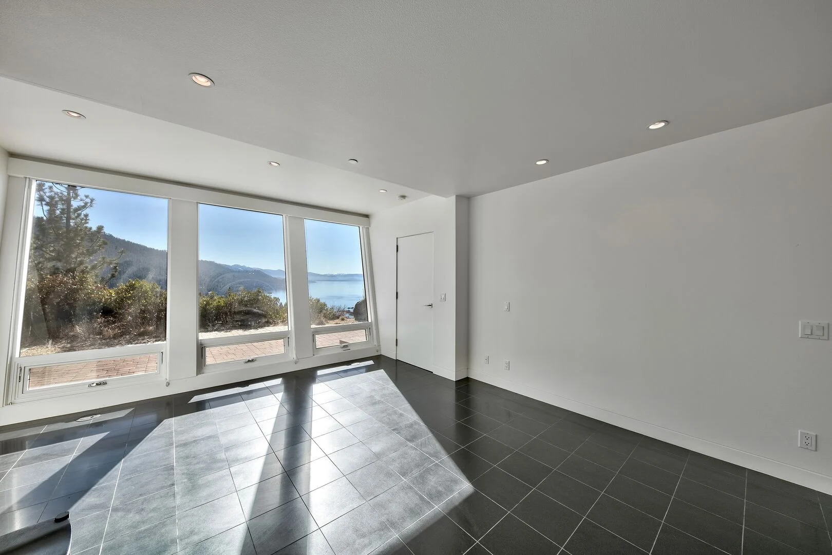 Point Place Home - Image 17