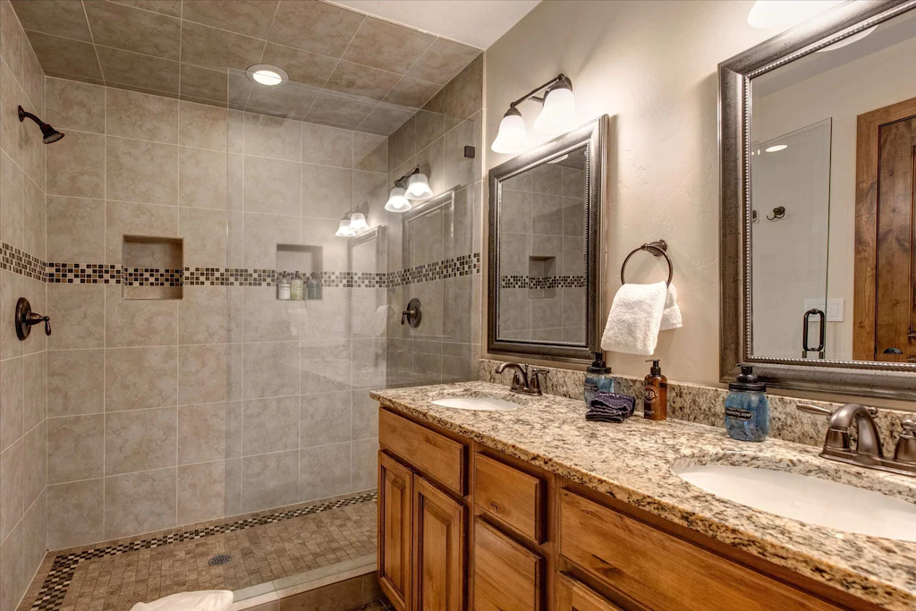 Warnick Manor - Image 28