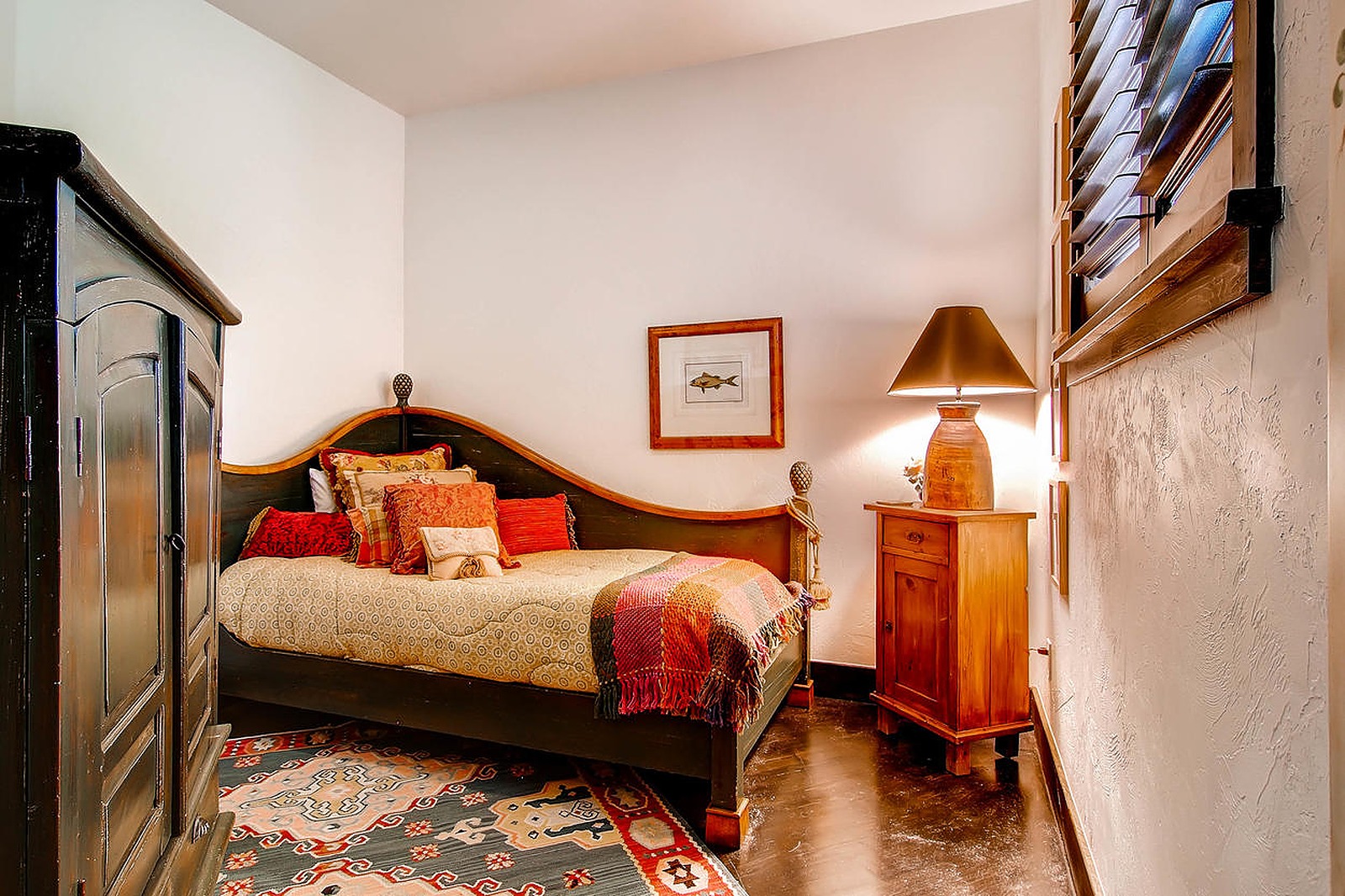 Country Club Manor - Image 15