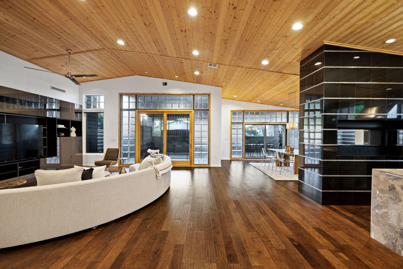 Waterfall House - Image 4