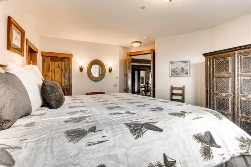 Peerless Manor - Image 24